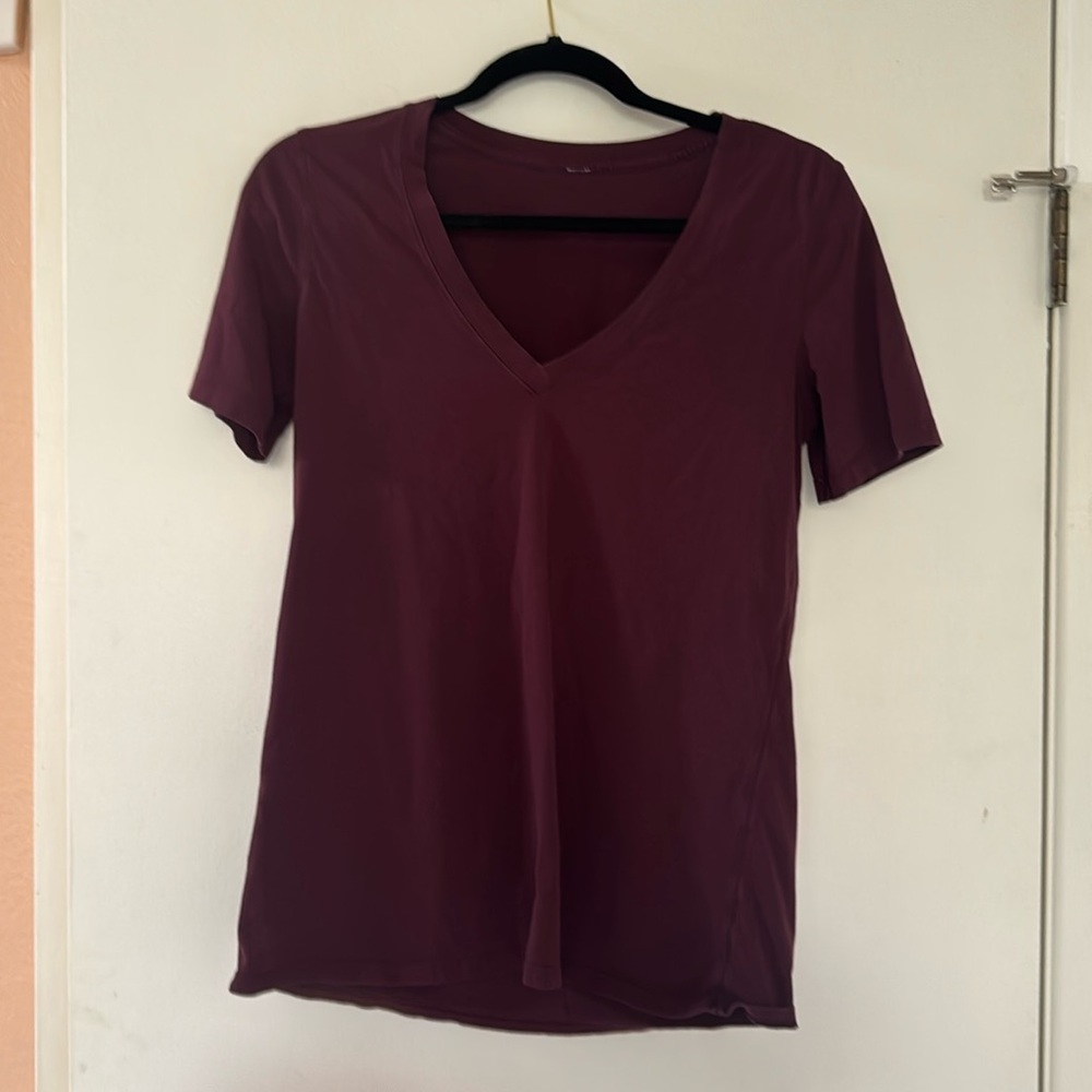 Lululemon Love V-Neck T-Shirt size 8 maroon / burgundy